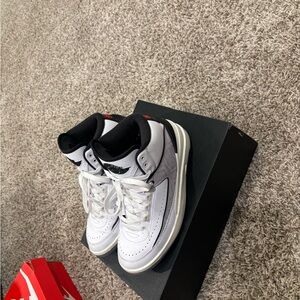 Jordan Air Retro 2 Sneakers Box